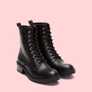 {SOLD} NWOB Frye Anise Combat Boots